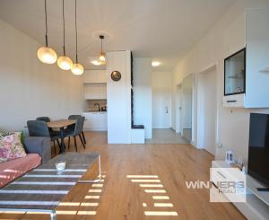 REZERVOVANÉ - PREDAJ, 2-IZBOVÝ BYT 46 m², TERASA 14 m², PARKOVACIE MIESTO 13 m², KOŠOLNÁ, OKRES TRNAVA