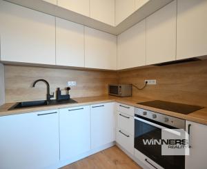 REZERVOVANÉ - PREDAJ, 2-IZBOVÝ BYT 46 m², TERASA 14 m², PARKOVACIE MIESTO 13 m², KOŠOLNÁ, OKRES TRNAVA