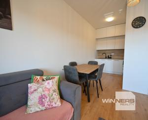 REZERVOVANÉ - PREDAJ, 2-IZBOVÝ BYT 46 m², TERASA 14 m², PARKOVACIE MIESTO 13 m², KOŠOLNÁ, OKRES TRNAVA