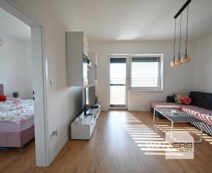 REZERVOVANÉ - PREDAJ, 2-IZBOVÝ BYT 46 m², TERASA 14 m², PARKOVACIE MIESTO 13 m², KOŠOLNÁ, OKRES TRNAVA