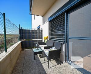 REZERVOVANÉ - PREDAJ, 2-IZBOVÝ BYT 46 m², TERASA 14 m², PARKOVACIE MIESTO 13 m², KOŠOLNÁ, OKRES TRNAVA