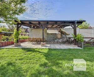 Na predaj samostatne stojaci rodinný dom v zadnej časti prepojený s prízemným domom, pozemok 1659 m2, Štúrova ulica, Skalica