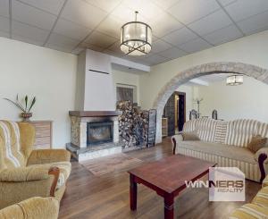 Na predaj samostatne stojaci rodinný dom v zadnej časti prepojený s prízemným domom, pozemok 1659 m2, Štúrova ulica, Skalica