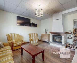 Na predaj samostatne stojaci rodinný dom v zadnej časti prepojený s prízemným domom, pozemok 1659 m2, Štúrova ulica, Skalica