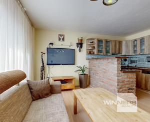 Na predaj samostatne stojaci rodinný dom v zadnej časti prepojený s prízemným domom, pozemok 1659 m2, Štúrova ulica, Skalica