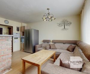 Na predaj samostatne stojaci rodinný dom v zadnej časti prepojený s prízemným domom, pozemok 1659 m2, Štúrova ulica, Skalica