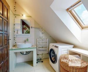 Na predaj samostatne stojaci rodinný dom v zadnej časti prepojený s prízemným domom, pozemok 1659 m2, Štúrova ulica, Skalica