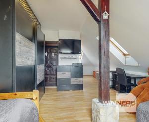 Na predaj samostatne stojaci rodinný dom v zadnej časti prepojený s prízemným domom, pozemok 1659 m2, Štúrova ulica, Skalica