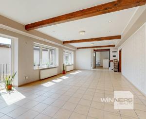 Na predaj samostatne stojaci rodinný dom v zadnej časti prepojený s prízemným domom, pozemok 1659 m2, Štúrova ulica, Skalica