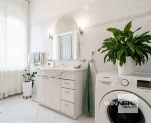 Na predaj vila z prelomu storočia s prekvapivým súkromím, bazénom a veľkým pozemkom v Rajke