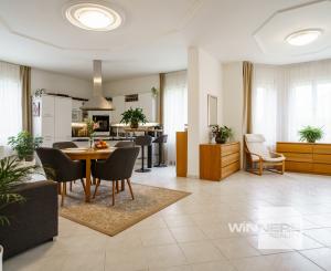 Na predaj vila z prelomu storočia s prekvapivým súkromím, bazénom a veľkým pozemkom v Rajke