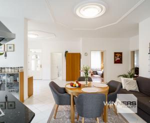 Na predaj vila z prelomu storočia s prekvapivým súkromím, bazénom a veľkým pozemkom v Rajke