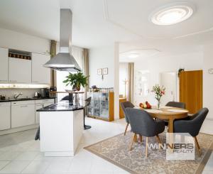 Na predaj vila z prelomu storočia s prekvapivým súkromím, bazénom a veľkým pozemkom v Rajke