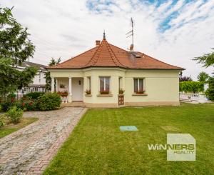 Na predaj vila z prelomu storočia s prekvapivým súkromím, bazénom a veľkým pozemkom v Rajke