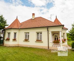 Na predaj vila z prelomu storočia s prekvapivým súkromím, bazénom a veľkým pozemkom v Rajke