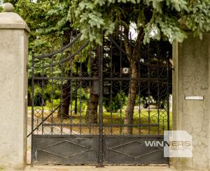 Na predaj vila z prelomu storočia s prekvapivým súkromím, bazénom a veľkým pozemkom v Rajke