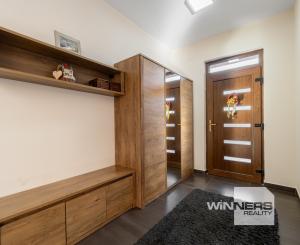 Nadštandardný dvojpodlažný rodinný dom so slnečným pozemkom o veľkosti 970 m2 v meste Moldava nad Bodvou.