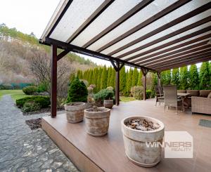 Nadštandardný dvojpodlažný rodinný dom so slnečným pozemkom o veľkosti 970 m2 v meste Moldava nad Bodvou.