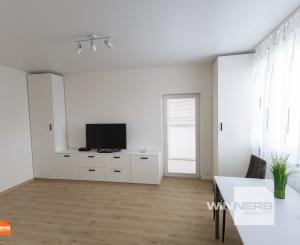 Exkluzívne Vám ponúkame na prenájom   zrekonštruovaný 1 izbový  byt na Južnom Námestí  slobody  v Humennom