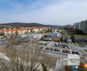 Exkluzívne Vám ponúkame na prenájom   zrekonštruovaný 1 izbový  byt na Južnom Námestí  slobody  v Humennom