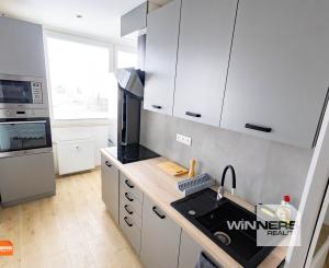 Exkluzívne Vám ponúkame na prenájom   zrekonštruovaný 1 izbový  byt na Južnom Námestí  slobody  v Humennom