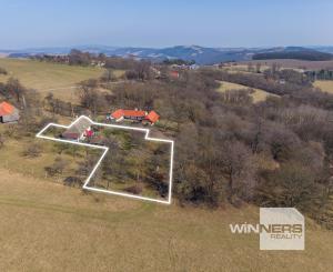 Celoročne obývateľná chalupa na Záhorí vo vidieckom štýle: • 3 izbová rekreačná nehnuteľnosť s veľkým slnečným pozemkom