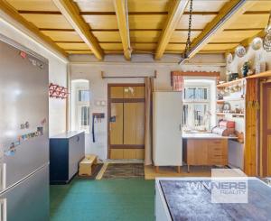 Celoročne obývateľná chalupa na Záhorí vo vidieckom štýle: • 3 izbová rekreačná nehnuteľnosť s veľkým slnečným pozemkom