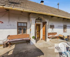 Celoročne obývateľná chalupa na Záhorí vo vidieckom štýle: • 3 izbová rekreačná nehnuteľnosť s veľkým slnečným pozemkom