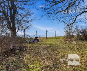 Celoročne obývateľná chalupa na Záhorí vo vidieckom štýle: • 3 izbová rekreačná nehnuteľnosť s veľkým slnečným pozemkom