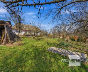 Celoročne obývateľná chalupa na Záhorí vo vidieckom štýle: • 3 izbová rekreačná nehnuteľnosť s veľkým slnečným pozemkom