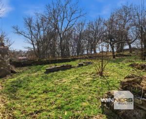 Celoročne obývateľná chalupa na Záhorí vo vidieckom štýle: • 3 izbová rekreačná nehnuteľnosť s veľkým slnečným pozemkom