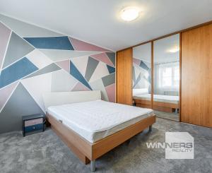 Ponúkame Vám na prenájom veľmi pekný 2 izbový byt  s parkovacím miestom v Košiciach na ulici Rastislavova