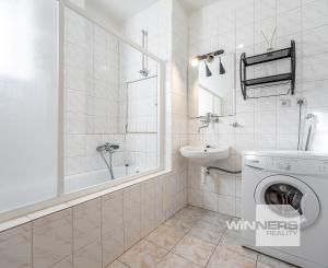 Ponúkame Vám na prenájom veľmi pekný 2 izbový byt  s parkovacím miestom v Košiciach na ulici Rastislavova