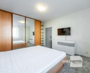 Ponúkame Vám na prenájom veľmi pekný 2 izbový byt  s parkovacím miestom v Košiciach na ulici Rastislavova