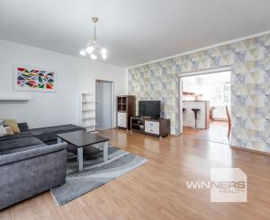 Ponúkame Vám na prenájom veľmi pekný 2 izbový byt  s parkovacím miestom v Košiciach na ulici Rastislavova