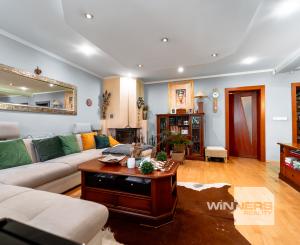 Ponúkam Vám na predaj priestranný rodinný dom v radovej zástavbe v mestskej časti Košice – Západ – Prievidzská ul.