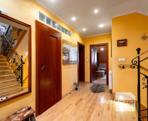 Ponúkam Vám na predaj priestranný rodinný dom v radovej zástavbe v mestskej časti Košice – Západ – Prievidzská ul.