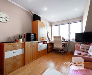 Ponúkam Vám na predaj priestranný rodinný dom v radovej zástavbe v mestskej časti Košice – Západ – Prievidzská ul.