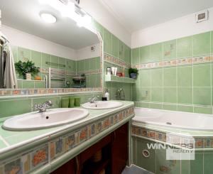 Ponúkam Vám na predaj priestranný rodinný dom v radovej zástavbe v mestskej časti Košice – Západ – Prievidzská ul.