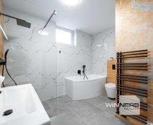 Ponúkame Vám na predaj novostavbu rodinného domu na súkromnej ulici v obci Ruskov.