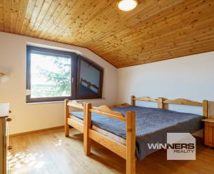 Na PREDAJ priestranný 6-izbový dom v exkluzívnej prvej línii na Slnečných jazerách – JUH