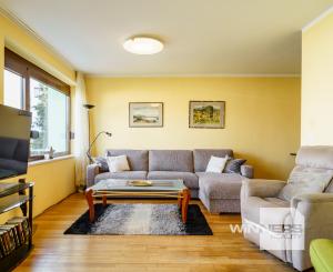 Na PREDAJ priestranný 6-izbový dom v exkluzívnej prvej línii na Slnečných jazerách – JUH