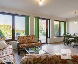 Na PREDAJ priestranný 6-izbový dom v exkluzívnej prvej línii na Slnečných jazerách – JUH