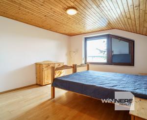 Na PREDAJ priestranný 6-izbový dom v exkluzívnej prvej línii na Slnečných jazerách – JUH