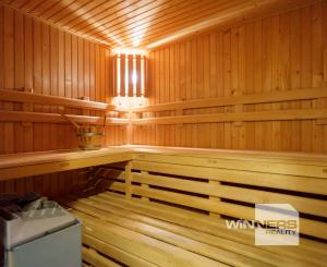 Na PREDAJ priestranný 6-izbový dom v exkluzívnej prvej línii na Slnečných jazerách – JUH