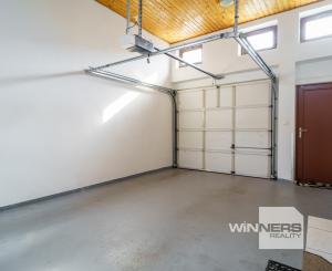 Na PREDAJ priestranný 6-izbový dom v exkluzívnej prvej línii na Slnečných jazerách – JUH