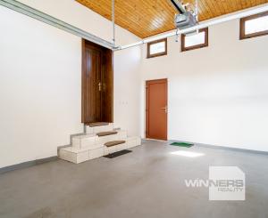 Na PREDAJ priestranný 6-izbový dom v exkluzívnej prvej línii na Slnečných jazerách – JUH