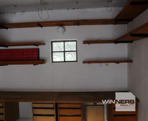 Predaj garáž 18 m2 s elektr. 220/400 V  Banská Bystrica- Tulská