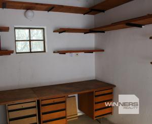 Predaj garáž 18 m2 s elektr. 220/400 V  Banská Bystrica- Tulská