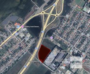 NA PREDAJ strategický komerčný pozemok priamo pri diaľnici o veľkosti 33.729 m2 v meste ENCS – ideálny pre retail park alebo iný podnikateľský zámer.